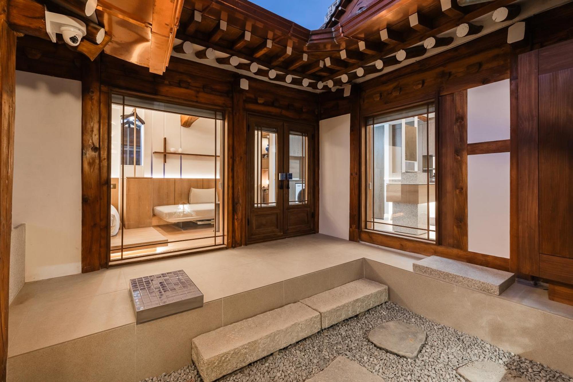 Hanok Blue Dot