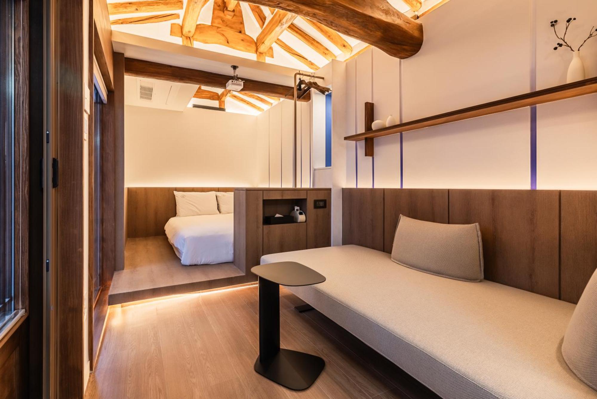 Hanok Blue Dot Apartment *